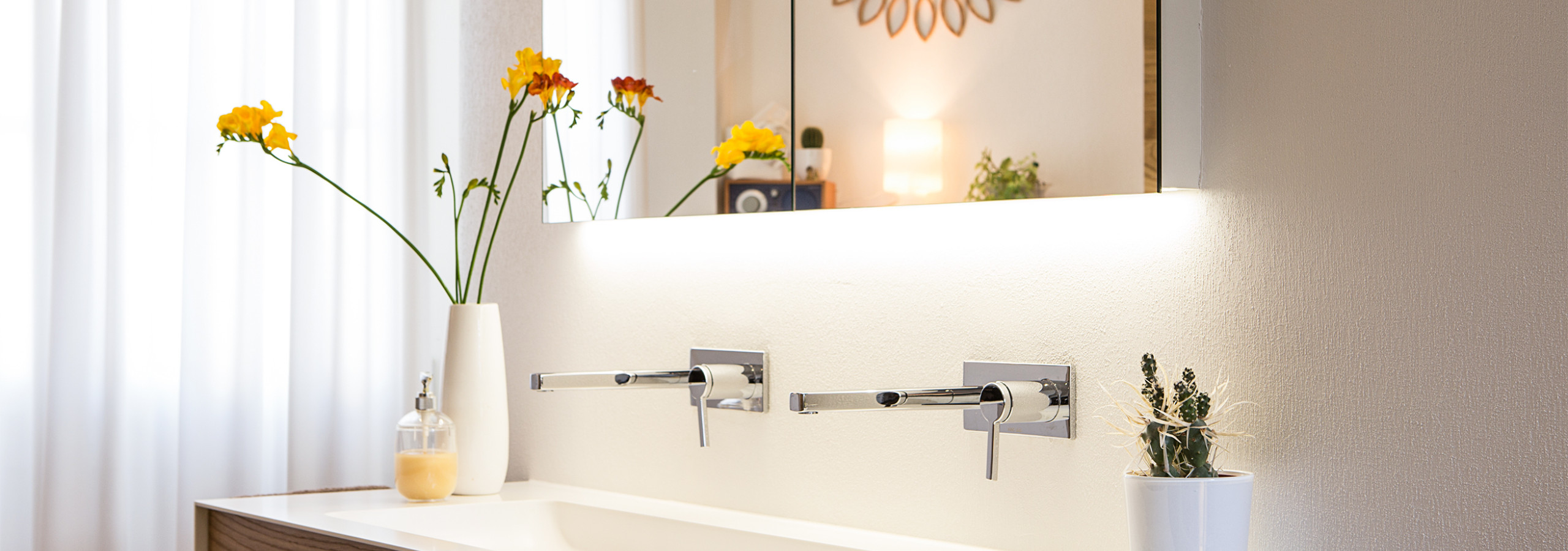 Bereich Spiegelschrank